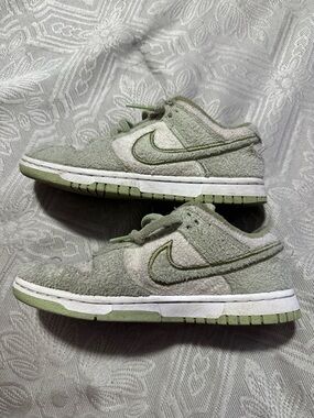 Nike Low Top Sneakers in Sage Green and White
